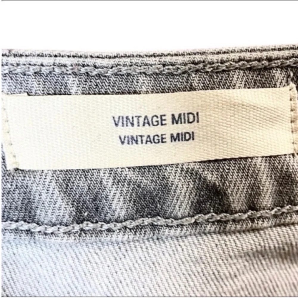 UNIVERSAL THREAD vintage midi jean shorts 8 / 29R